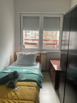 1 bedroom, WiFi, bed sheets