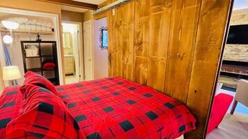 Apartment, 1 Queen Bed with Sofa bed, Non Smoking, Pets Not Allowed | Iron/ironing board, free WiFi, bed sheets