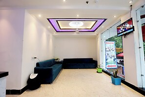 Coin salon dans le hall