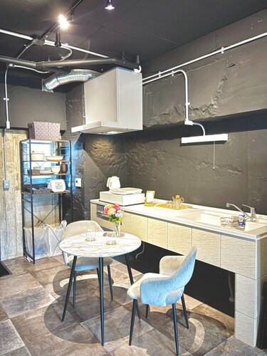 Serviced Apartment SAKURA MEE 203, Sakura Mee, comfortable studio 37 ㎡, 13 min walk from Kumamoto Bus Terminal, free WiFi, car rental available