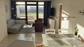 Dining - Apartment for 4 p., near the beach (200m), with balcony, south beach/fehmarn (Fehmarn)