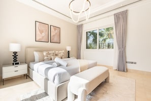 9 bedrooms, in-room safe, iron/ironing board, free WiFi