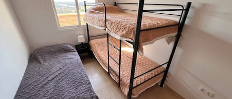 WiFi, bed sheets