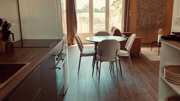 Mikrowelle, Ofen, Herdplatte, Geschirrspüler