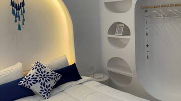 Tabla de planchar con plancha, wifi, ropa de cama