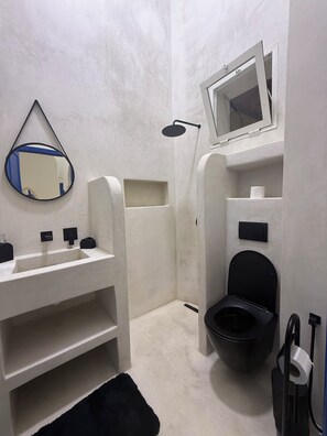 Dusche, Haartrockner, Handtücher, Seife