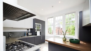 Basic Apartment | Private kitchen | Electric kettle - The Hampstead Hideaway  (London)