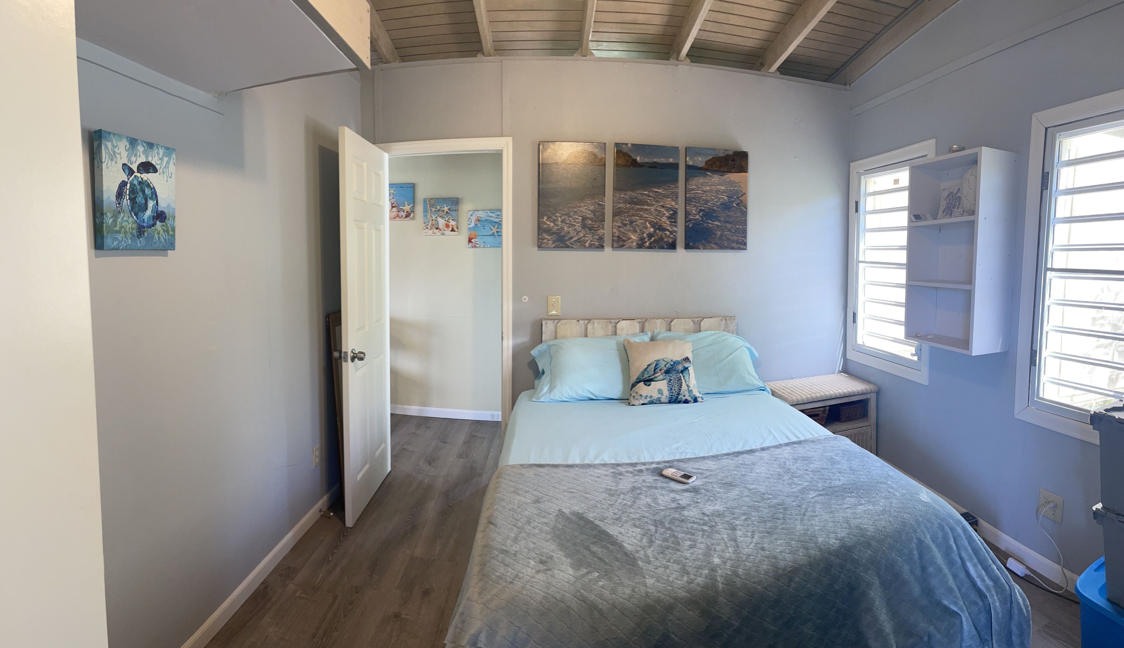 1 bedroom, desk, WiFi, bed sheets