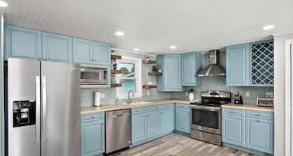 New for 2025 - 3 BR 2 BA Canal Front Home Close to MD AND DE Beaches