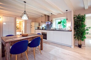 Apartment (3 Bedrooms) | Private kitchen | Fridge, microwave, oven, highchair