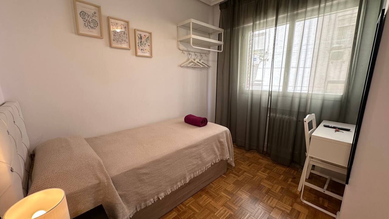 Classic Single Room, Shared Bathroom | Desk, iron/ironing board, free WiFi
