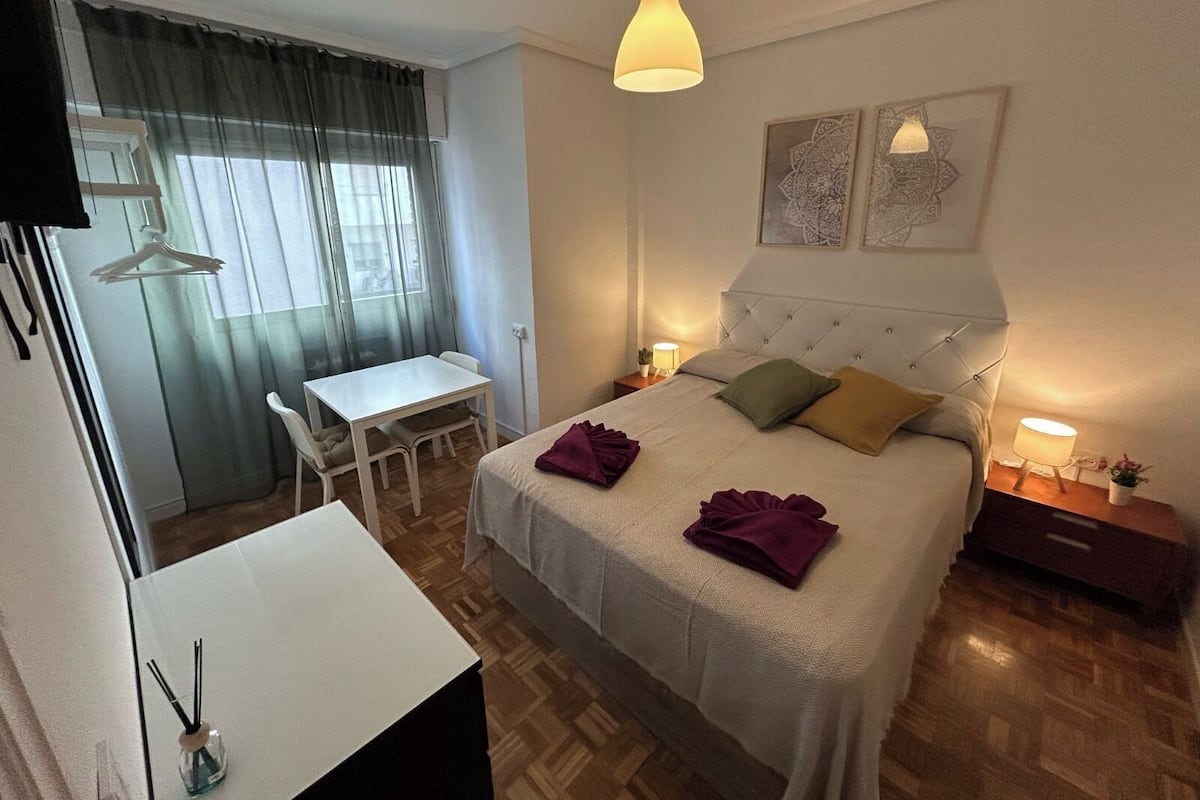 Double Room, Private Bathroom | Desk, iron/ironing board, free WiFi