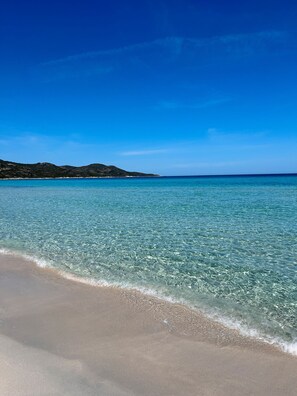 Beach - Room 'Chambre 1 - 1er Étage' with Mountain View, Wi-Fi and Air Conditioning (Murato)