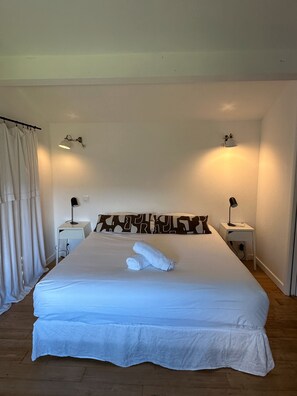 1 bedroom, WiFi, bed sheets - Room 'Chambre 1 - 1er Étage' with Mountain View, Wi-Fi and Air Conditioning (Murato)