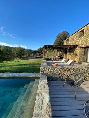 Pool - Room 'Chambre 2' with Mountain View, Wi-Fi and Air Conditioning (Murato)