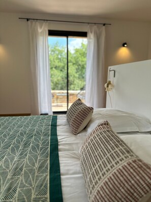1 bedroom, WiFi, bed sheets - Room 'Chambre 2' with Mountain View, Wi-Fi and Air Conditioning (Murato)