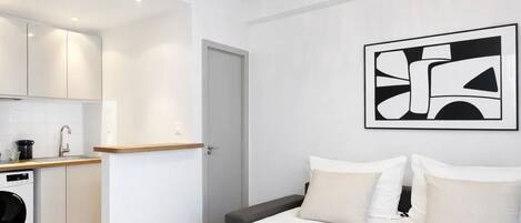 高級公寓, 庭園景 | 客廳 | 80 厘米智能電視連數碼電視頻道