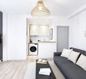Superior Apartment, Courtyard View | Living area | 80-cm Smart TV with digital channels - 2067 Raynouard (Paris)