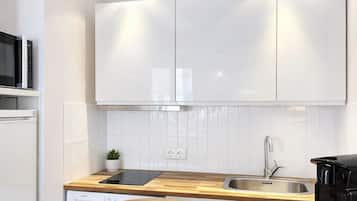 Superior-Apartment, Blick auf den Innenhof | Eigene Küche | Espressomaschine, Wasserkocher, Toaster, Gefrierschrank