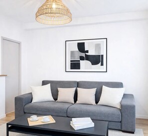 Superior Apartment, Courtyard View | Living area | 80-cm Smart TV with digital channels - 2067 Raynouard (Paris)