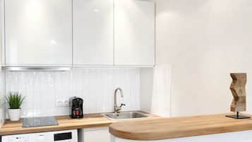 Superior-Apartment, Blick auf den Innenhof | Eigene Küche | Espressomaschine, Wasserkocher, Toaster, Gefrierschrank