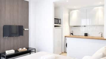 Superior Apartment, Courtyard View | Living area