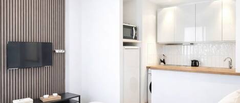 高級公寓, 庭園景 | 客廳 | 80 厘米智能電視連數碼電視頻道