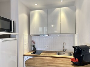 Superior Apartment, Courtyard View | Private kitchen | Espresso maker, electric kettle, toaster, freezer