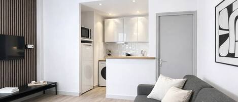 Superior Apartment, Courtyard View | Living area