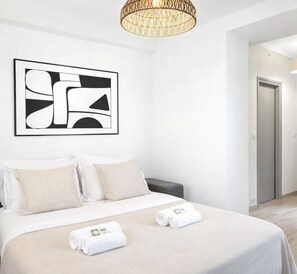 Superior Apartment, Courtyard View | Living area