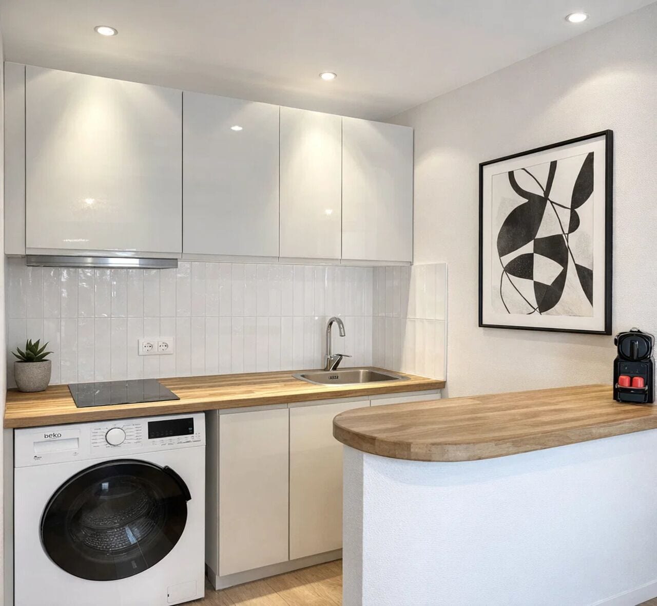 Superior-Apartment, Blick auf den Innenhof | Eigene Küche | Espressomaschine, Wasserkocher, Toaster, Gefrierschrank