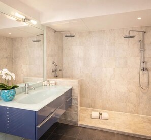 Deluxe Apartment, Courtyard View | Bathroom - 5492 Bac (Paris)