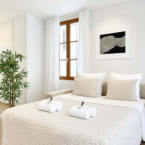 Deluxe Apartment, Courtyard View | Living area - 5492 Bac (Paris)