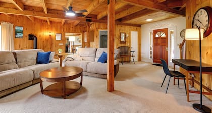 4 Mi to Beach & Lake: Spacious Home in Chestertown