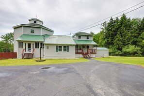 Interior - 4 Mi to Beach & Lake: Spacious Home in Chestertown (Chestertown)