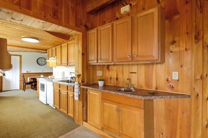 House (4 Bedrooms) | Interior - 4 Mi to Beach & Lake: Spacious Home in Chestertown (Chestertown)