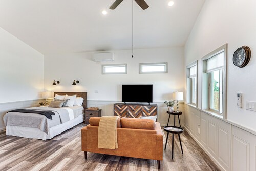 Mountain Escape Nestled in Quaint, Historic Mancos