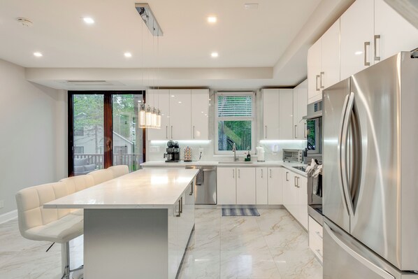 House (5 Bedrooms) | Interior