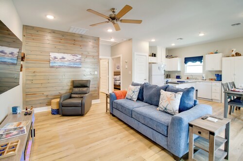 4 Mi to Rockport Beach Park: Home w/ Resort Perks