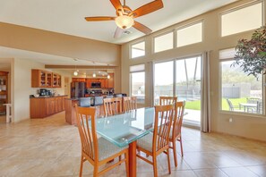 House (5 Bedrooms) | Interior