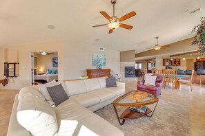 House (5 Bedrooms) | Interior