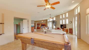 House (5 Bedrooms) | Interior