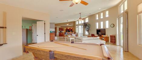 House (5 Bedrooms) | Interior