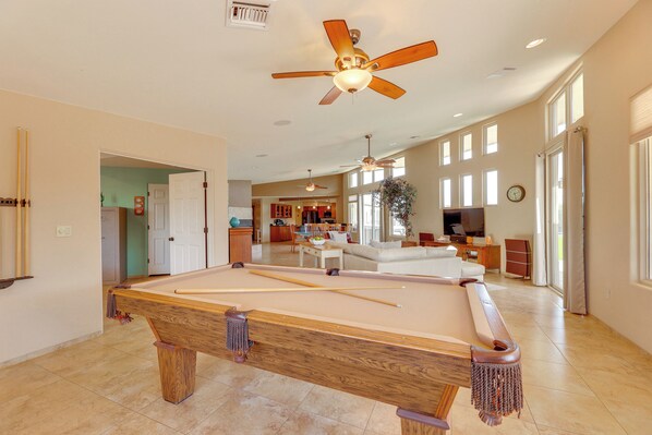 House (5 Bedrooms) | Interior