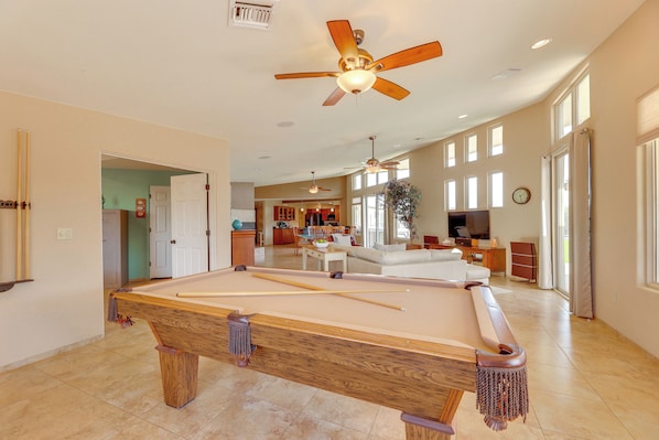 House (5 Bedrooms) | Interior