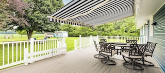 Getaway on 1/2 Acre w/ Deck in Georgetown