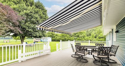 Getaway on 1/2 Acre w/ Deck in Georgetown