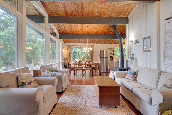 Interior - 2 Blocks to Puget Sound Beach: Lummi Island Home (Lummi Island)