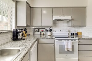 Apartment (3 Bedrooms) | Interior - Home 4 Mi to At&t Stadium: Bring Your Pets! (Arlington)