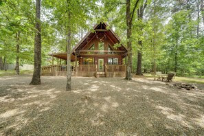 Front of property - 3 Mi to State Park & Lake: Broken Bow Cabin! (Broken Bow)